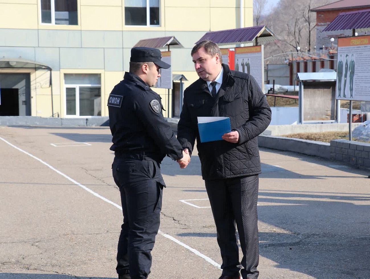 Сотрудников ОМОН поздравили с профессиональным праздником